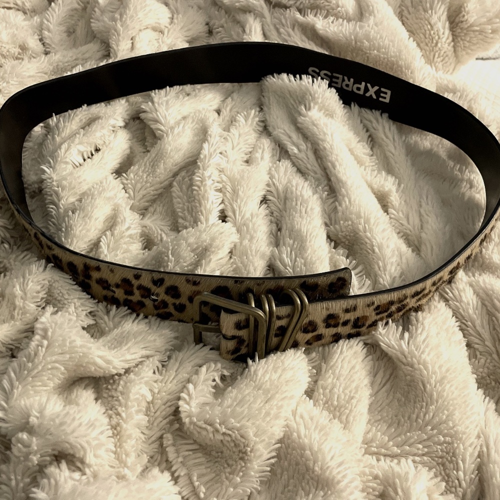 Leopard print belt
